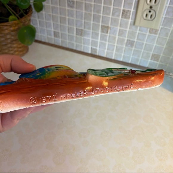 Vintage 1972 Miller Studio INC anthropomorphic Bluebird Chalkware wall plaque - Picture 6 of 10